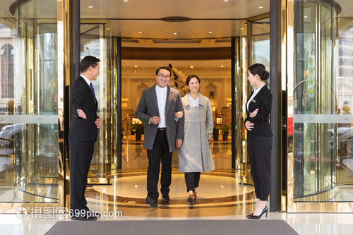 酒店管理服务人员迎送顾客与餐饮管理